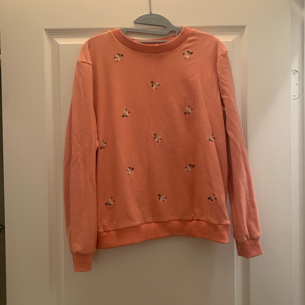 Peach sweatshirt with flowers